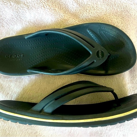 CROCS black with white trim Flip Flops - Picture 5 of 6